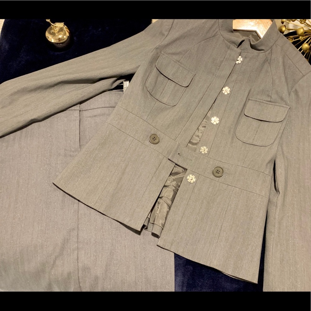 To the Max Beautiful Suit Grey Suit! A must have!!